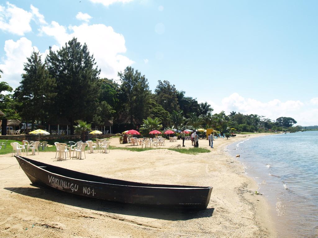 Bed and Breakfast Rosemary Courts Энтеббе Экстерьер фото