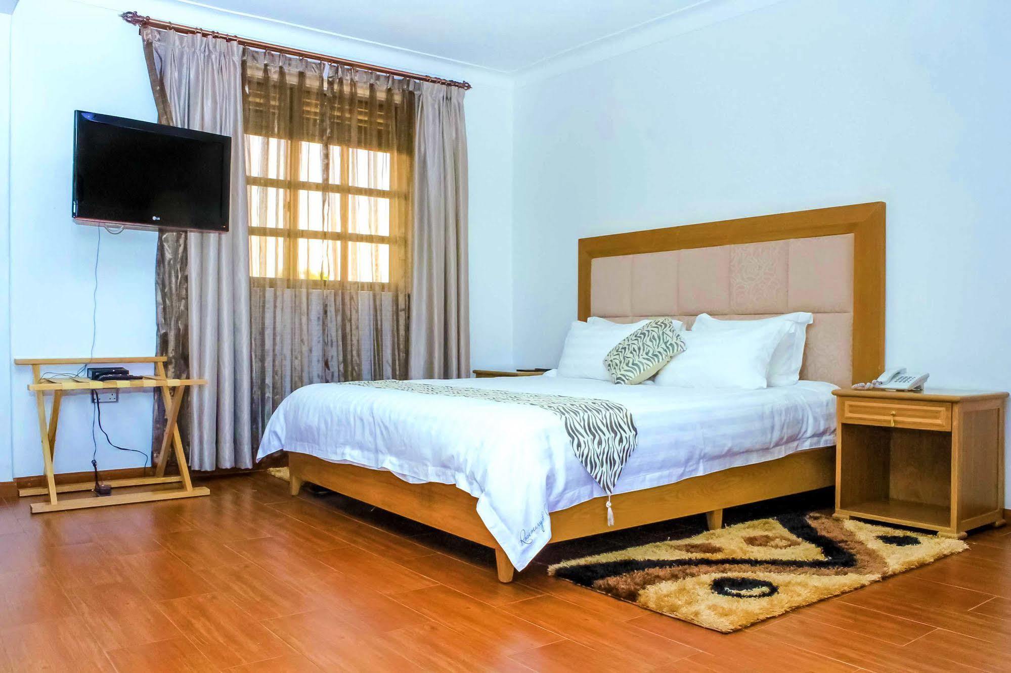Bed and Breakfast Rosemary Courts Энтеббе Экстерьер фото