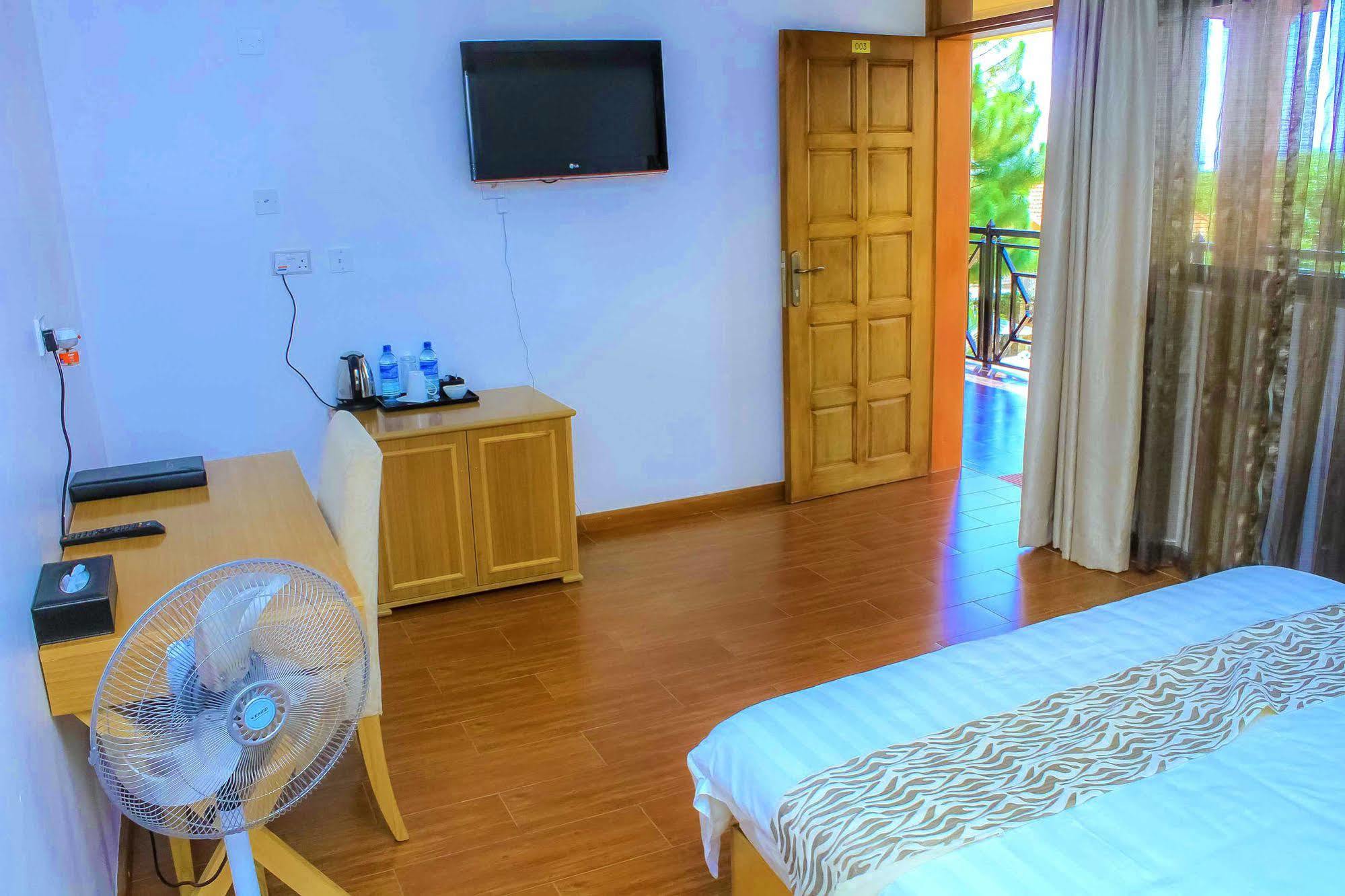 Bed and Breakfast Rosemary Courts Энтеббе Экстерьер фото